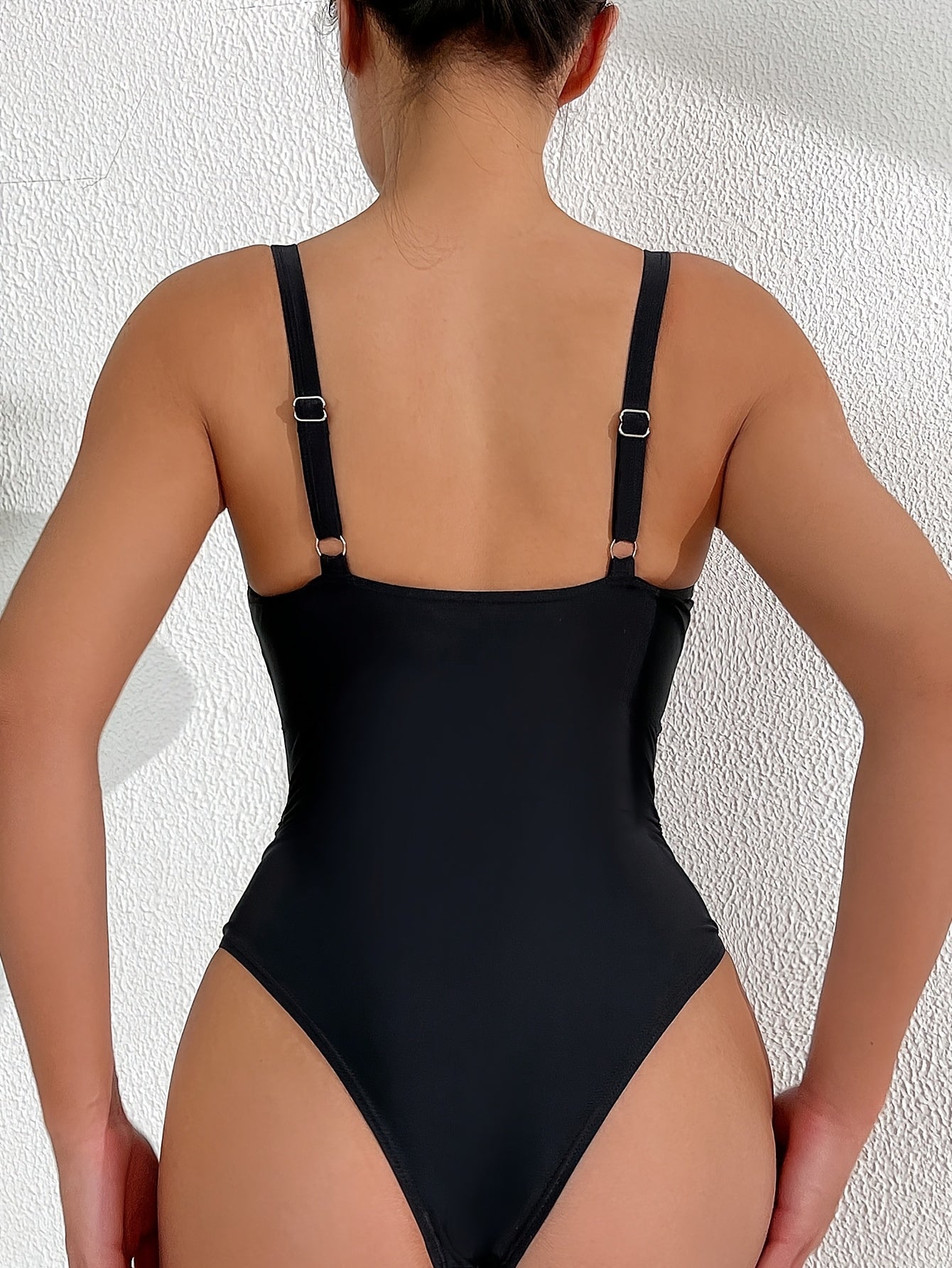 European And American Open Waisted Flower Design One-piece Sexy V-shaped Notch Beach Vacation Swimsuit for Women